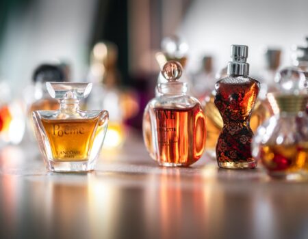 Naturalne perfumy – czym się różnią od tradycyjnych zapachów?